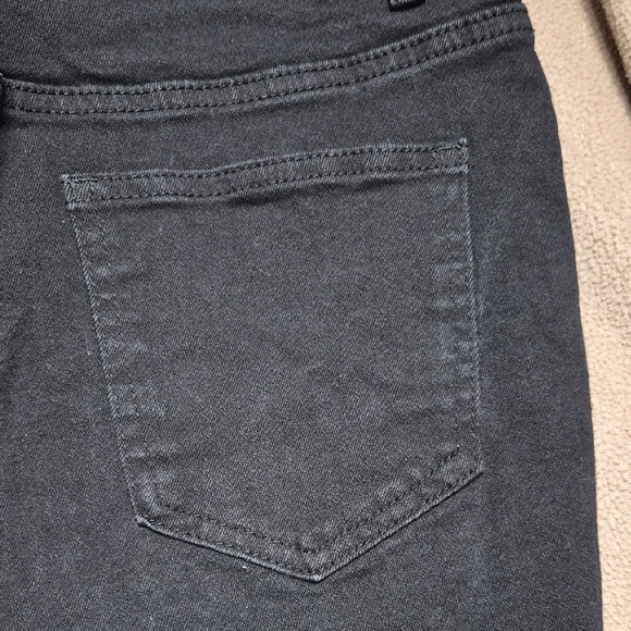 Black Distressed Stretch Frayed Jean Shorts Size 6 - Picture 6 of 12